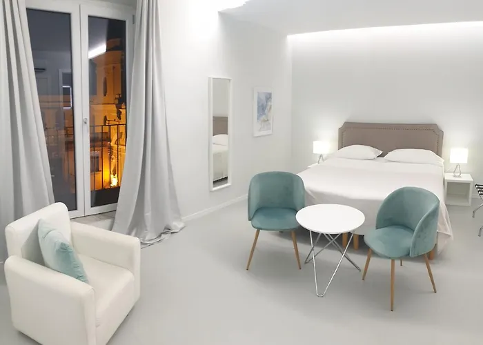 Younique Готель типу 