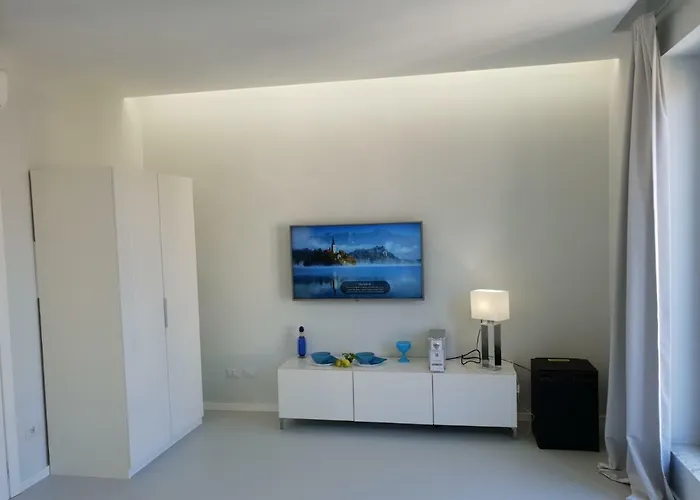 Younique Готель типу 