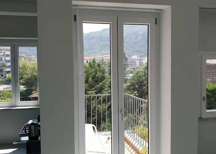 Younique Сорренто