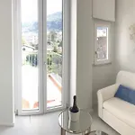 Younique לינה וארוחת בוקר 4*