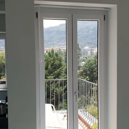 Younique סורנטו