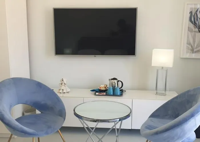 ベッド・アンド・ブレックファスト Younique